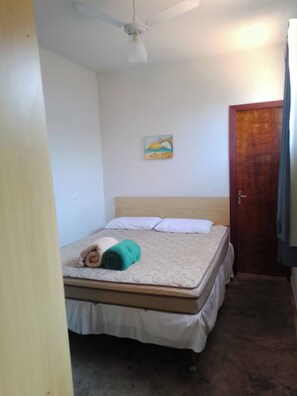 1 slaapkamer, een strijkplank/strijkijzer, wifi, beddengoed