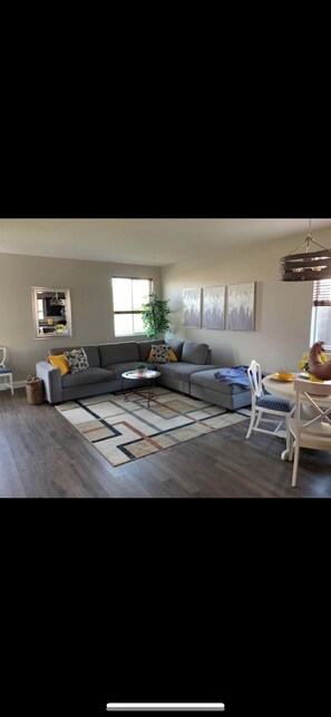 Una Smart TV, libros