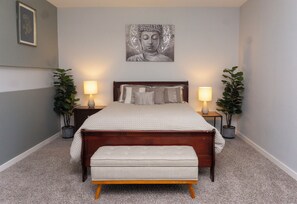 3 bedrooms, desk, iron/ironing board, bed sheets