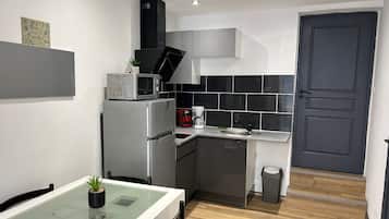 Réfrigérateur, micro-ondes, four, lave-vaisselle