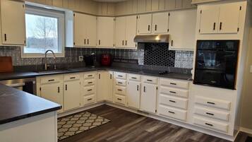 Fridge, stovetop, coffee/tea maker