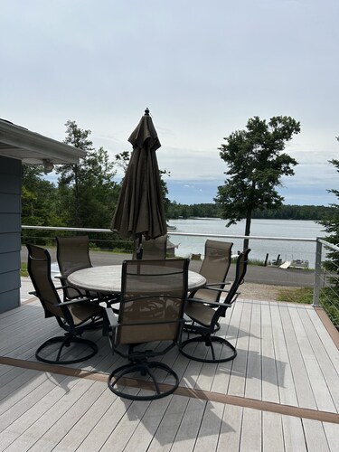 Pristine 3-Bedroom 2-Bath Northwoods Lake Cabin