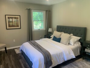 3 slaapkamers, een strijkplank/strijkijzer, wifi