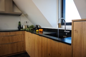 Fridge, microwave, oven, stovetop - -LE ROOF- SUBLIME ROOFTOP CONCARNEAU HYPER CENTRE (Concarneau)