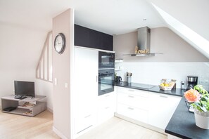 Kjøleskap, mikrobølgeovn, ovn og oppvaskmaskin