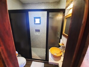 A bathroom with a shower, toilet, and sink. - Isla Bonita Hotel Holbox (Isla Holbox)