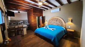 Suite estudio Deluxe, vistas a la piscina | Decoración individual, mobiliario individual, wifi gratis y ropa de cama