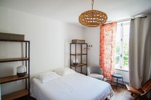 2 bedrooms, iron/ironing board, free WiFi