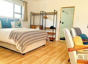 1 bedroom, free WiFi, bed sheets - Nautical @ Salt Shore Studios, luxury mountain facing studio apartment (Hermanus)