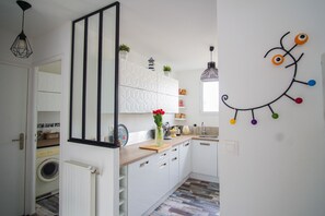 Kühlschrank, Mikrowelle, Ofen, Geschirrspüler