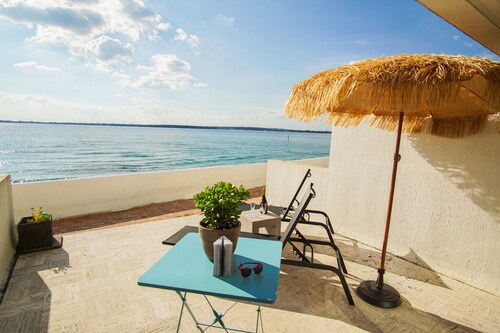 -SUNSET- FRONT DE MER AVEC TERRASSE ET PARKING