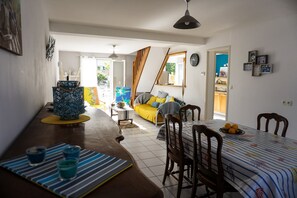 Dining - -L'ABRI CÔTIER- MAISON CABELLOU Á 300 M DE LA MER (Concarneau)