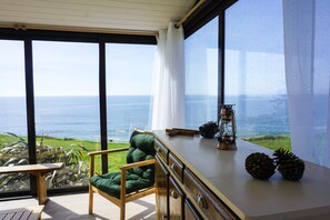 Interior - -AZEL- Maison surplombant l'océan (Névez)