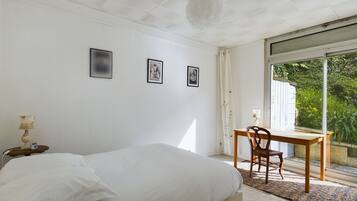 2 slaapkamers, een strijkplank/strijkijzer, gratis wifi