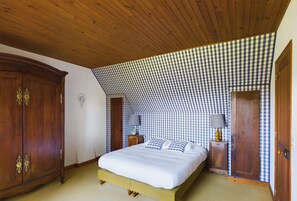 3 bedrooms, iron/ironing board, free WiFi