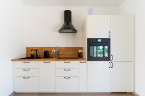 Fridge, stovetop, dishwasher, coffee/tea maker