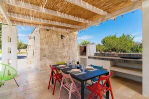 Outdoor dining - Trulli di Uma by BarbarHouse (Carovigno)