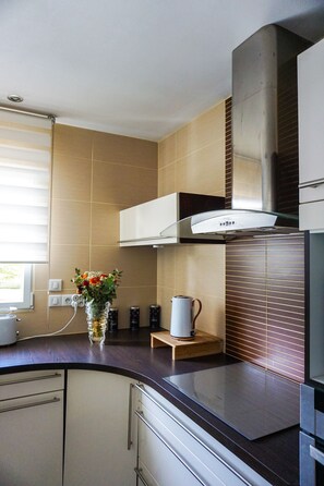 Frigorifero, microonde, forno, lavastoviglie
