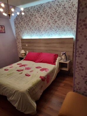 5 soverom, strykejern/-brett, wi-fi og sengetøy