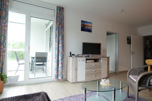 Living area - Fresh breeze 01.02. Garden view, Sahlenburg (Cuxhaven- Sahlenburg)