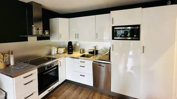 Réfrigérateur, micro-ondes, four, lave-vaisselle