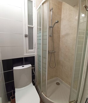 Hair dryer, towels
