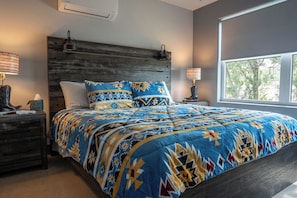 2 slaapkamers, verduisterende gordijnen, een strijkplank/strijkijzer