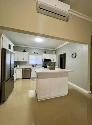 Fridge, microwave, oven, stovetop - The Unico Vacation Villa (st Ann)