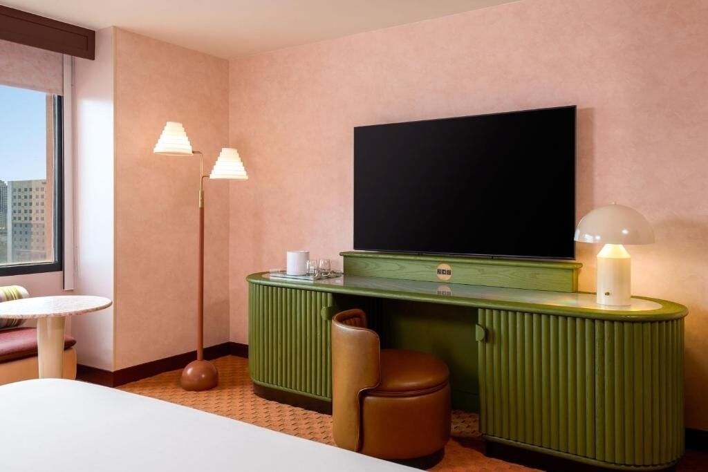 3 Chic Downtown Rooms w/ Outdoor Pool & Bold 90s Deco Style - Near 6th Street