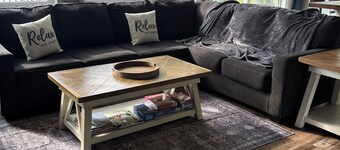 Lakefront home  in lovely Rockford with dock,sandy beach,deck,fire pit & wifi☀️