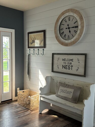 Lakefront home  in lovely Rockford with dock,sandy beach,deck,fire pit & wifi☀️