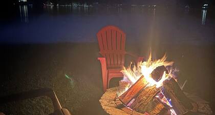 Lakefront home in lovely Rockford with dock,sandy beach,deck,fire pit & wifi☀️