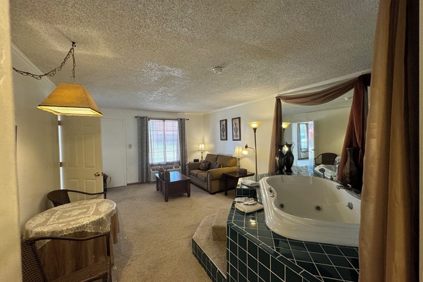 Honeymoon Suite | Living area