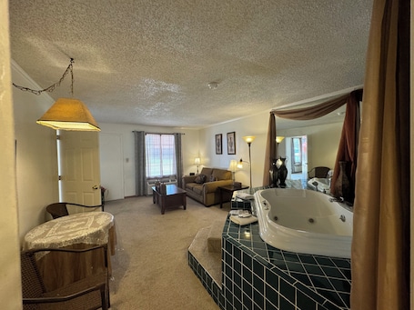 Honeymoon Suite | Living area