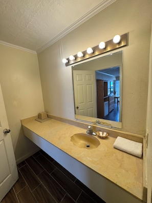 Habitación económica con 1 cama matrimonial o 2 individuales | Baño