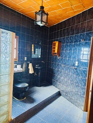 Poreamme, pyyhkeet, saippua, sampoo