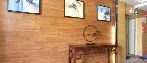 المنشأة من الداخل