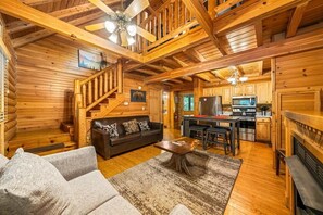 Smart TV, fireplace, video games, table football - Charming 2BR Cabin – Hot Tub, Game Room & Close to Everything!!! (Pigeon Forge)