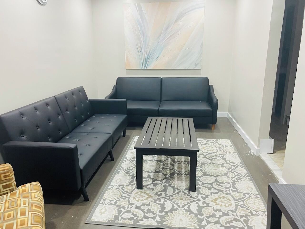 Pet-Friendly 2-Bedroom Apartment Near the Beach