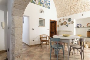 Apartment, Balcony, City View | Private kitchen | Full-size fridge, oven, stovetop, espresso maker - Appartamento Vintage con Balcone  (Ostuni)