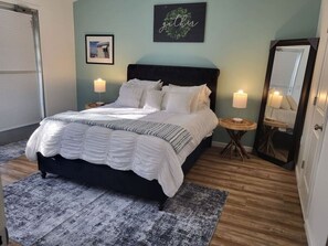 4 bedrooms, desk, iron/ironing board, WiFi