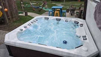 مغطس سبا خارجي