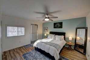 4 bedrooms, desk, iron/ironing board, WiFi