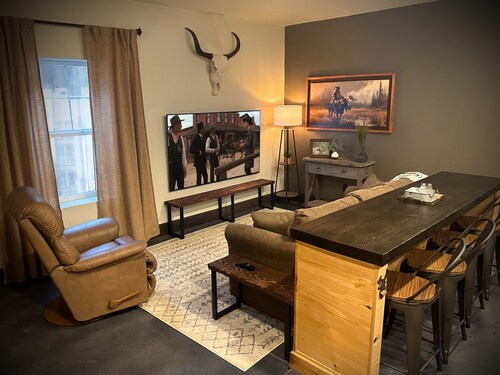 Barricade Bunkhouse: A Cozy Western Retreat in Laramie, Wyoming
