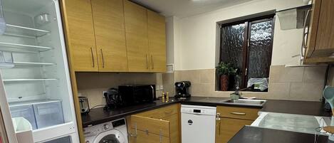 Réfrigérateur, micro-ondes, four, lave-vaisselle