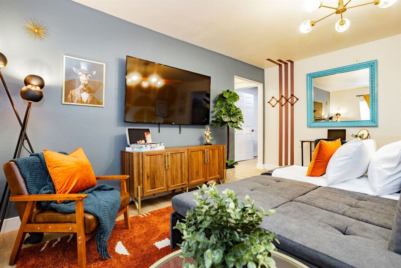 2 bedrooms, desk, iron/ironing board, WiFi