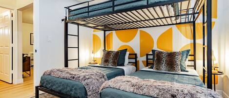 2 Schlafzimmer, Schreibtisch, Bügeleisen/Bügelbrett, WLAN