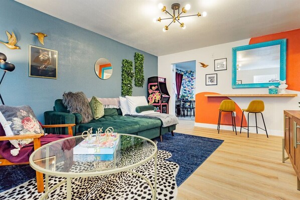 Smart TV, video games - Premier Vegas Oasis: Near Strip Nightlife & Games (Las Vegas)