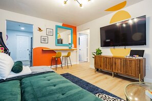 1 bedroom, desk, iron/ironing board, travel cot - Premier Vegas Oasis: Near Strip Nightlife & Games (Las Vegas)