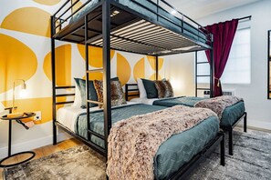 1 bedroom, desk, iron/ironing board, travel cot - Near Strip 1BR Oasis w/ Arcade, Sleeps 6 + WiFi (Las Vegas)